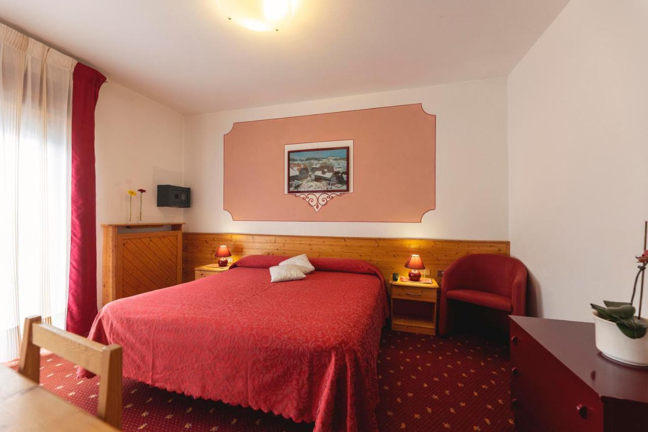 Hotel Castel Mani San Lorenzo Dorsino Esterno foto