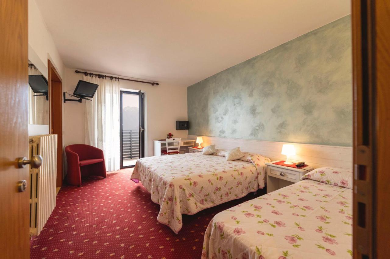 Hotel Castel Mani San Lorenzo Dorsino Esterno foto