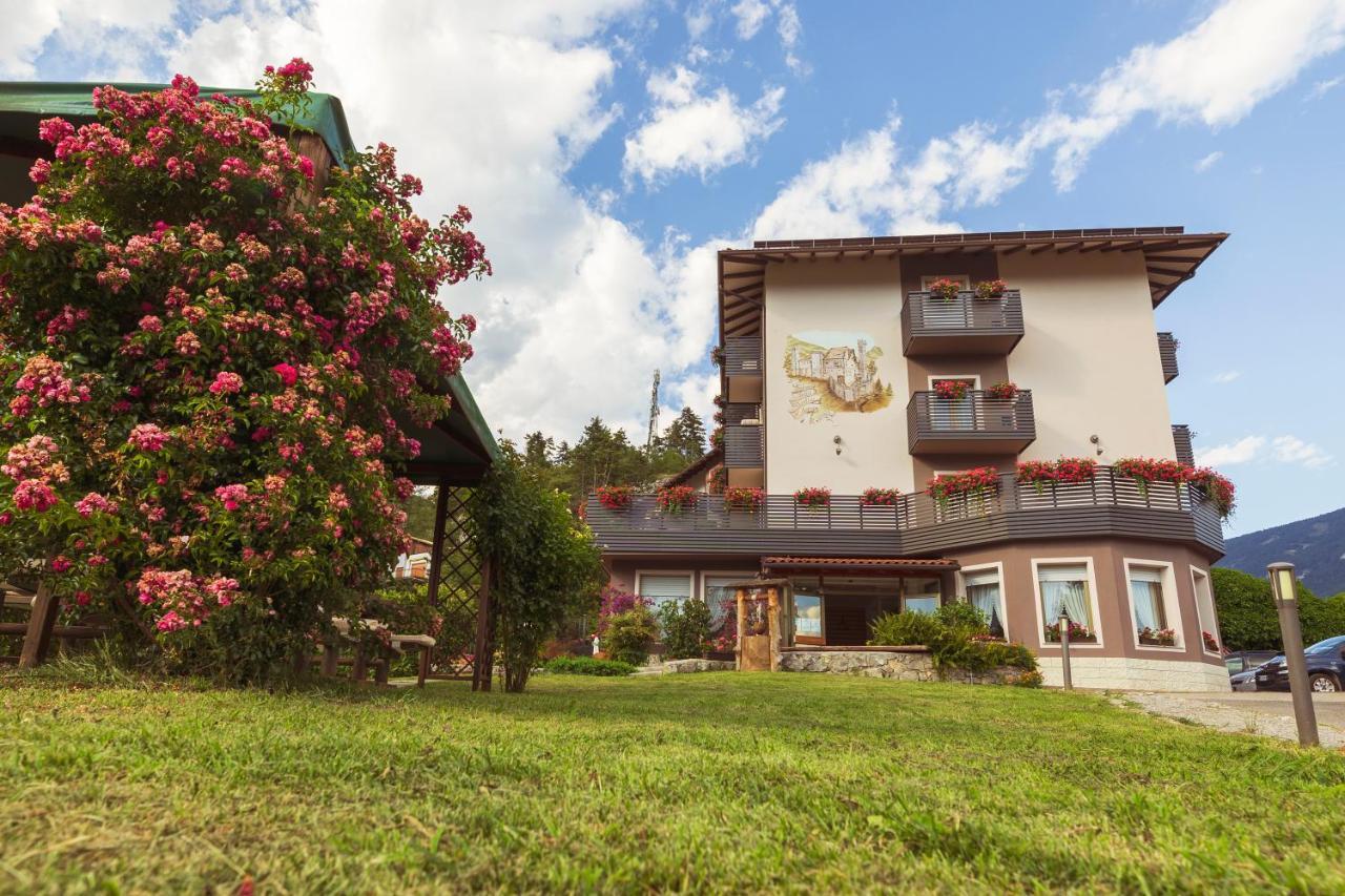 Hotel Castel Mani San Lorenzo Dorsino Esterno foto