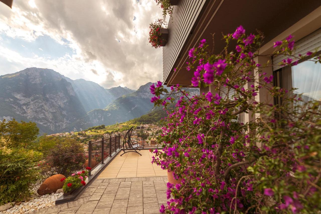 Hotel Castel Mani San Lorenzo Dorsino Esterno foto