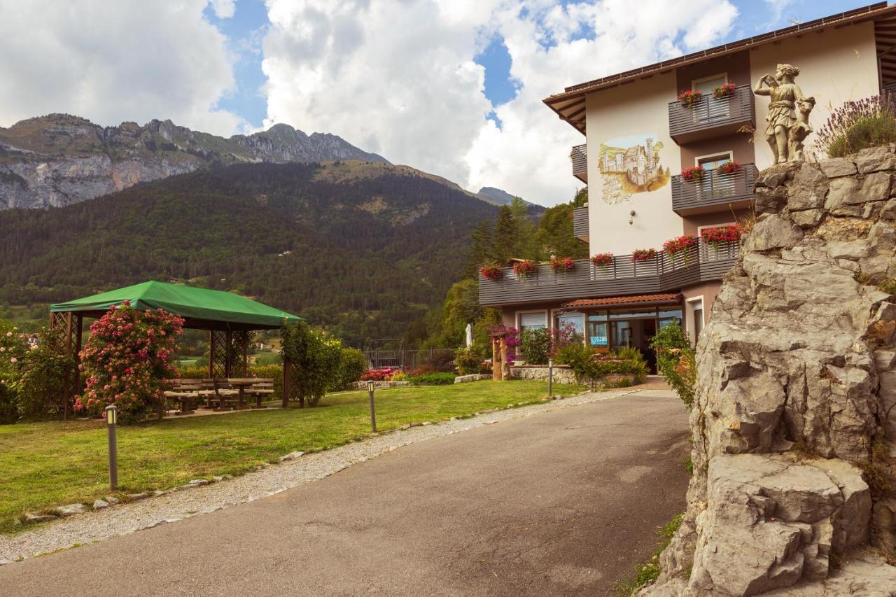 Hotel Castel Mani San Lorenzo Dorsino Esterno foto