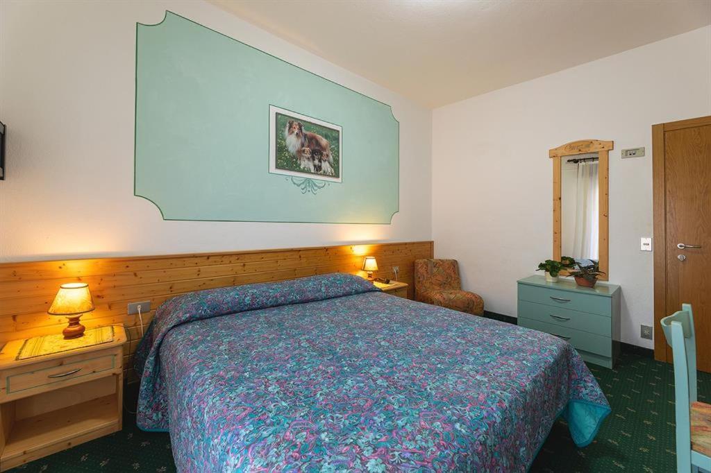 Hotel Castel Mani San Lorenzo Dorsino Esterno foto