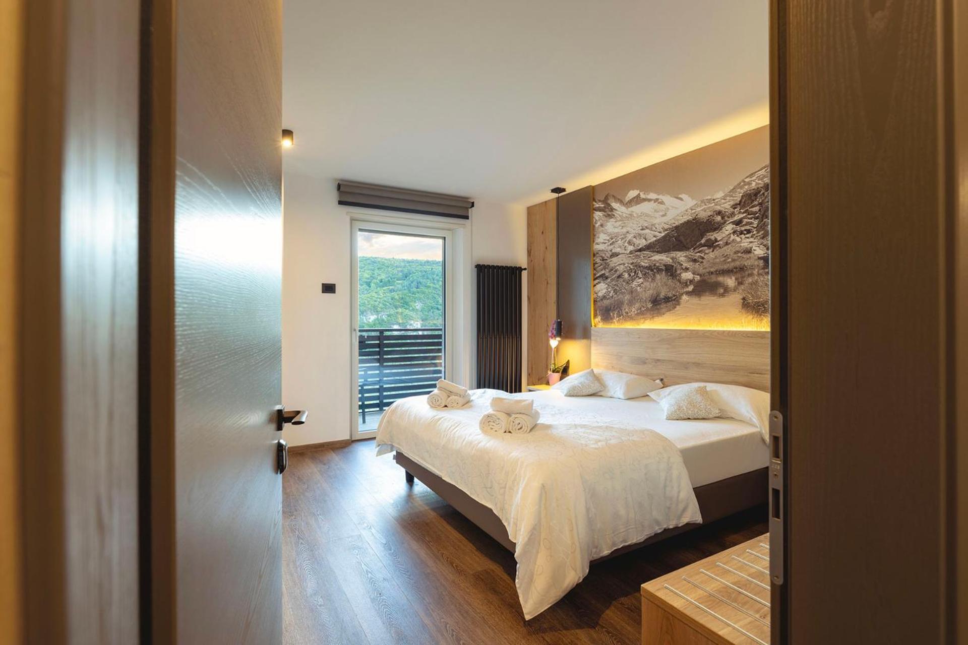 Hotel Castel Mani San Lorenzo Dorsino Esterno foto